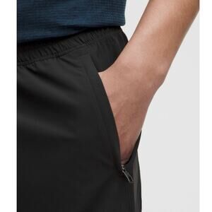 NWOT Lululemon men’s pace breaker jogger shorter black 27” small